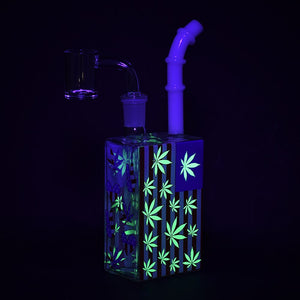 
                  
                    Load image into Gallery viewer, Patriotic Leaf Juice Box Glass Dab Rig - 7.5&amp;quot; / 14mm F
                  
                
