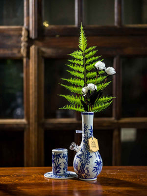 
                  
                    Load image into Gallery viewer, Luck stylish bong
                  
                