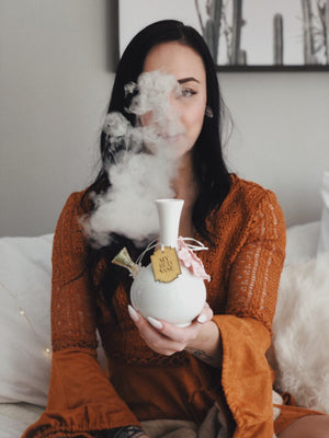 
                  
                    Load image into Gallery viewer, Monica Sophisticated bong
                  
                