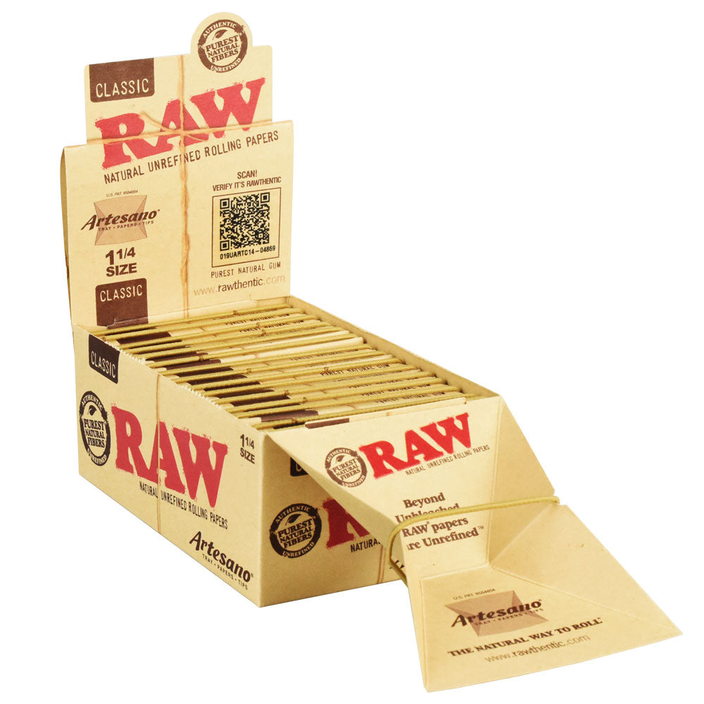 
                  
                    Load image into Gallery viewer, RAW Artesano Rolling Papers | 1 1/4 Inch
                  
                