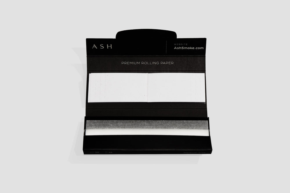 
                  
                    Load image into Gallery viewer, Rolling Paper | Medium | Classic
                  
                